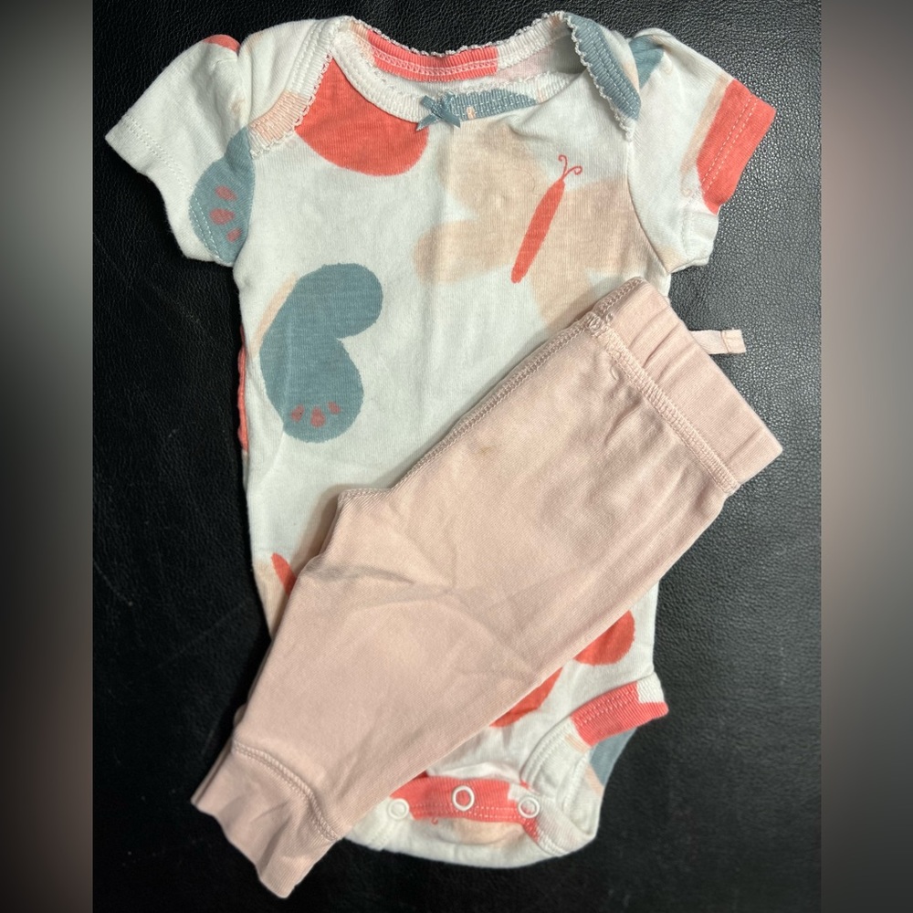 Bundle - 3 month - two pink sweatpants style jogger with coordinating bodysuits - Picture 7 of 7